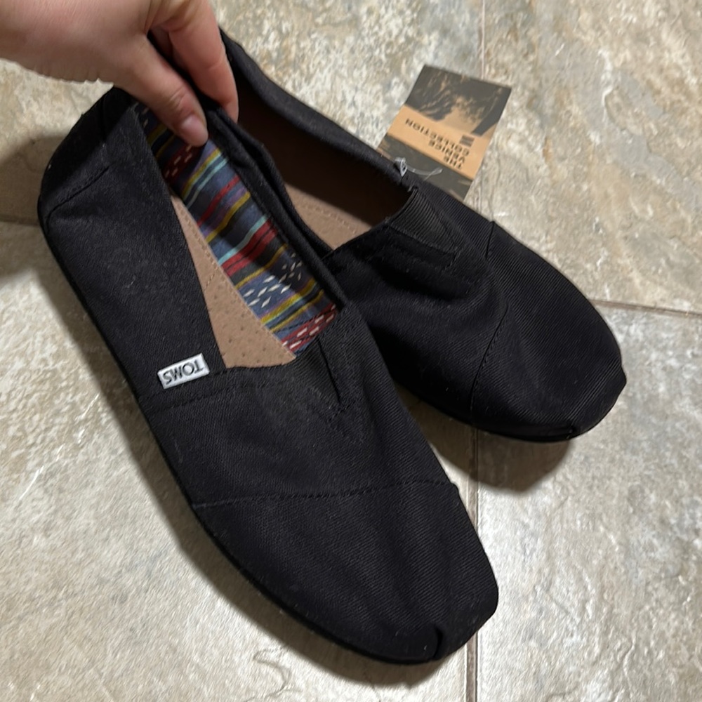 Brand new Men’s TOMS